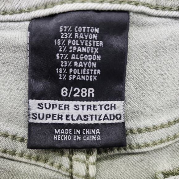 Mossimo Shorts Womens 6/28R Green Mid Rise Midi Cuffed Stretch Denim Casual - Picture 7 of 14